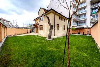 Къща в София, Лагера