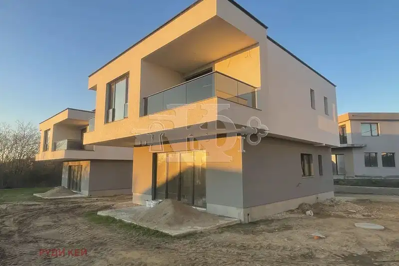 House in Varna, Borovec - Yug