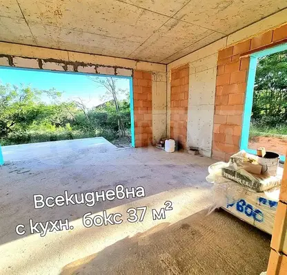 Снимка 3 — Двуетажна къща с двор и паркоместа в м-т Боровец - юг, Варна