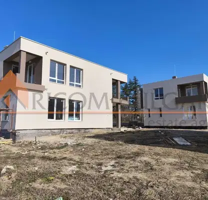 Photo 2 — House in Varna, Borovec - Yug