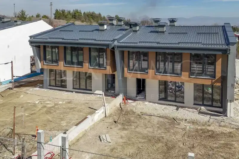 House in Sofiya, Kambanite