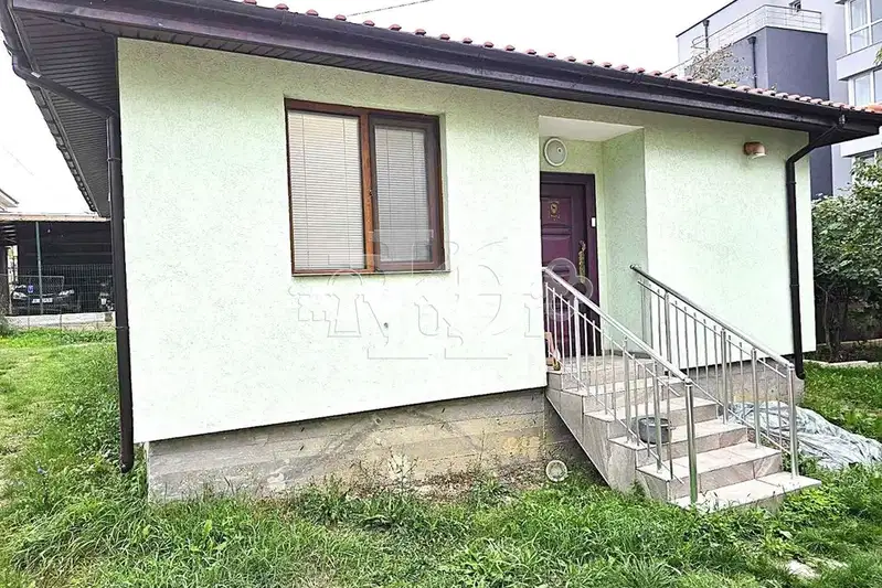 House in Varna, Pchelina