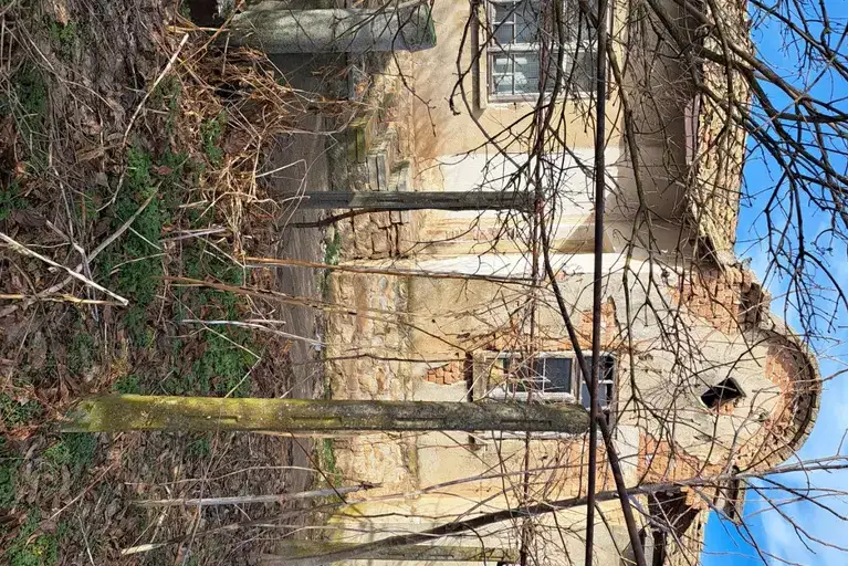 House in Shumen, Makak