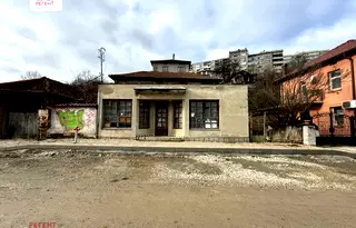 Къща в Габрово, Младост