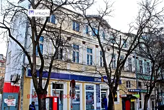 Къща във Варна, Операта
