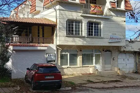 House in Раз, Орел
