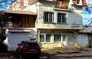 Къща в Раз, Орел