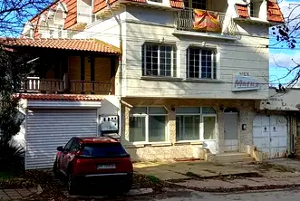 Къща в Раз, Орел