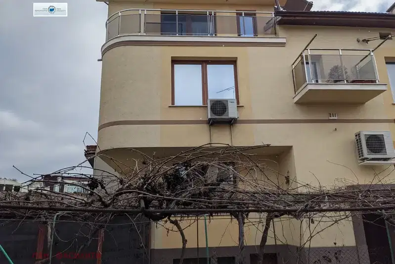 Къща в София, Орландовци