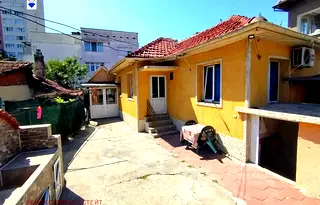 Къща в Русе, Родина 2