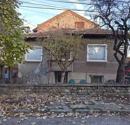 Снимка 2 — Къща в Ловеч, Широк център