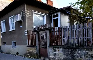 Къща в Ловеч, Широк център