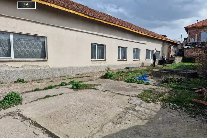 Къща в Плевен, Широк център