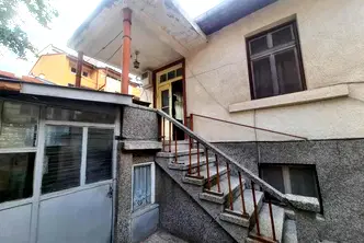 Къща в Хасково, Училищни