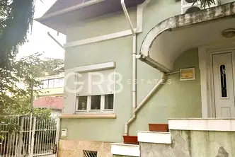 Къща в Раз, Варош