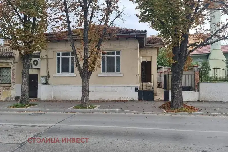 Къща в Русе, Веждата