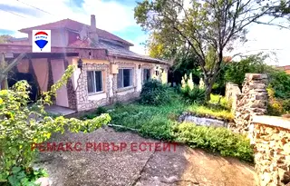 Къща в Русе, Веждата