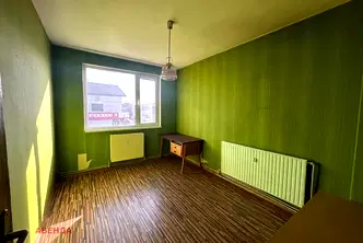 Къща в София, Враждебна