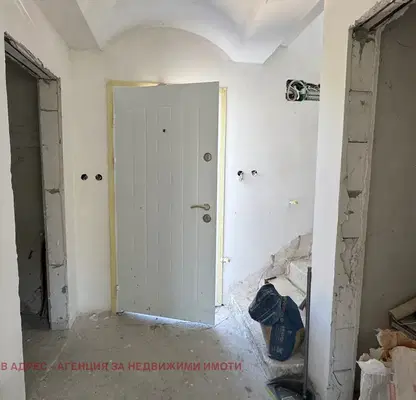 Снимка 4 — Къща в Търговище, Запад 2