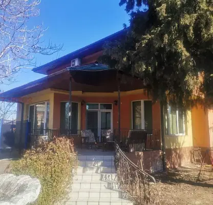 Снимка 3 — Къща в Пазарджик, Запад