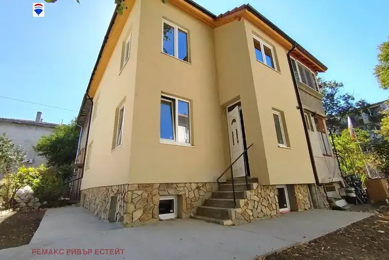 Къща в Русе, Здравец