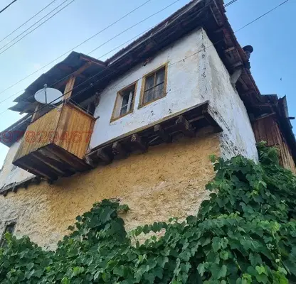 Снимка 4 — Стара дървена къща с 4 стаи и тераса в с. Делчево, Гоце Делчев
