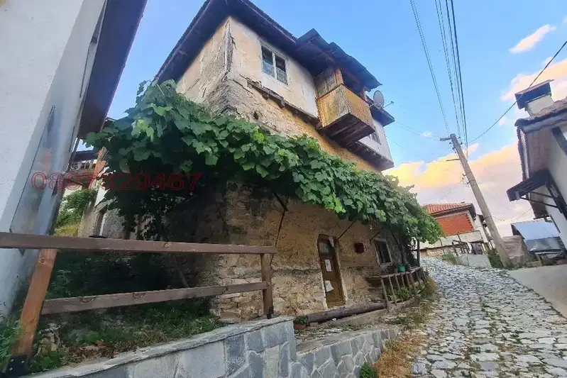 Стара дървена къща с 4 стаи и тераса в с. Делчево, Гоце Делчев