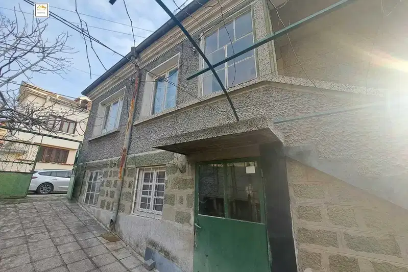 Къща в Бургас, Айтос