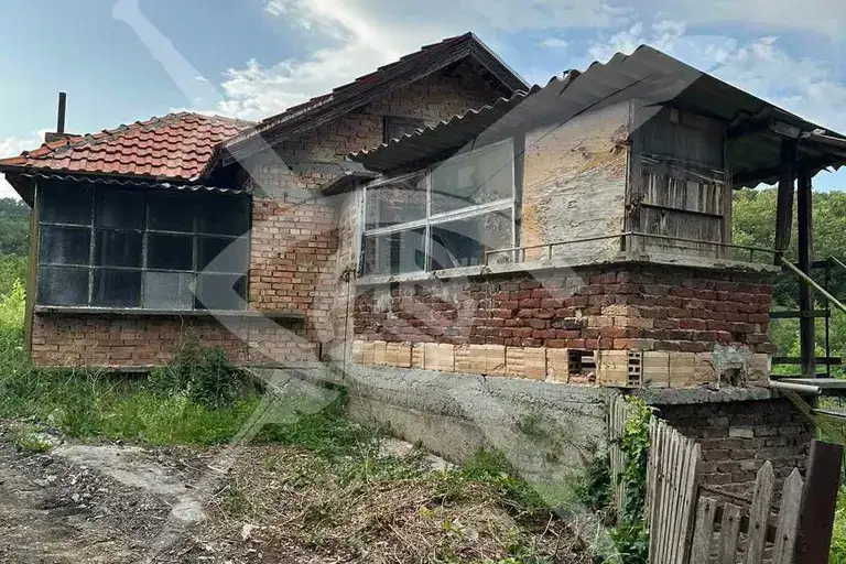 Къща в Бургас, Айтос