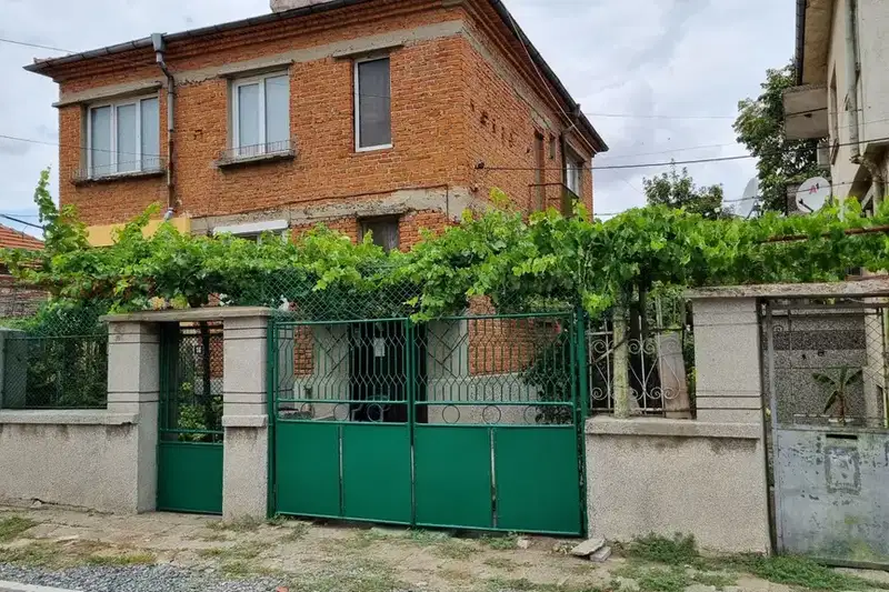Къща в Бургас, Карнобат