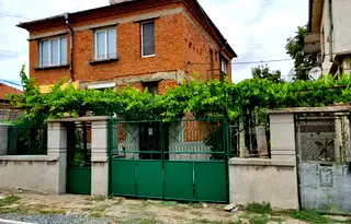 Къща в Бургас, Карнобат