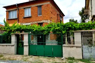 Къща в Бургас, Карнобат