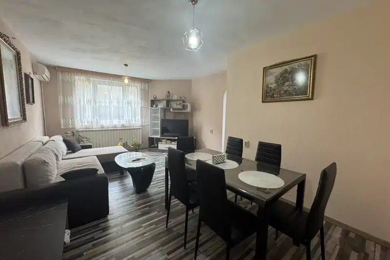 Къща в Бургас, Карнобат
