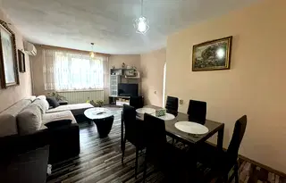 Къща в Бургас, Карнобат