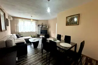 Къща в Бургас, Карнобат