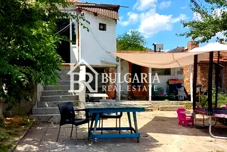 Къща в Бургас, Карнобат