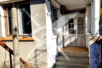Къща в Бургас, Карнобат