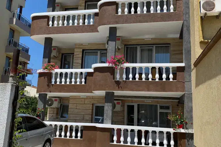 Къща в Бургас, Китен