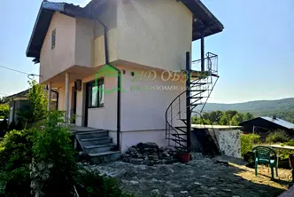 Къща в Бургас, Обзор
