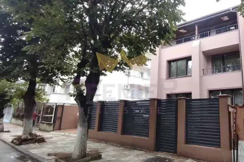 House with 3 apartments in the center of Primorsko, close to the beach
