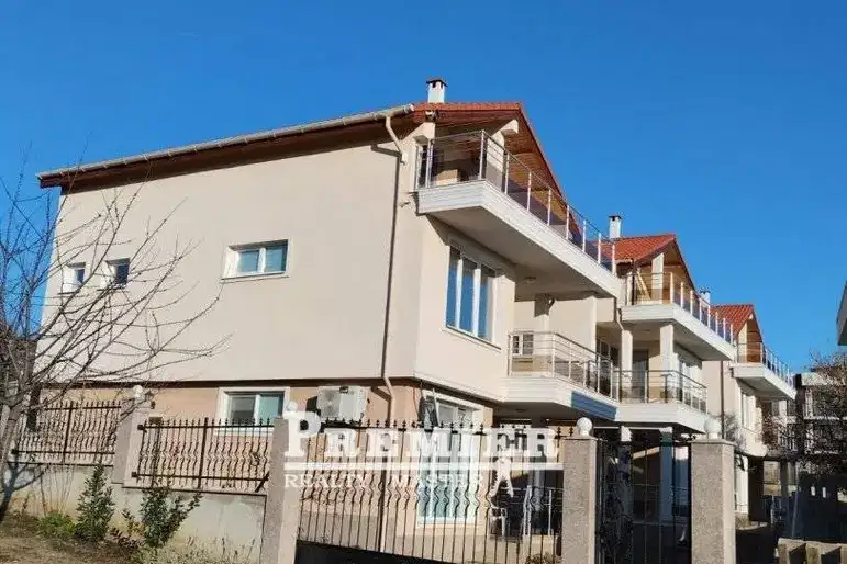 Къща в Бургас, Свети Влас