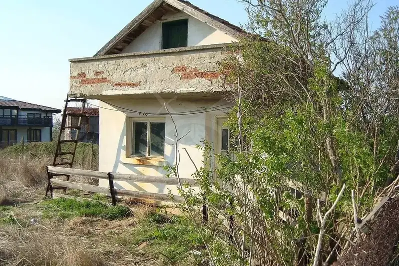 Малка къща с двор в с. Александрово, област Бургас