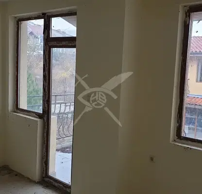 Снимка 3 — Къща с 2 спални в с. Кошарица, област Бургас с голям двор