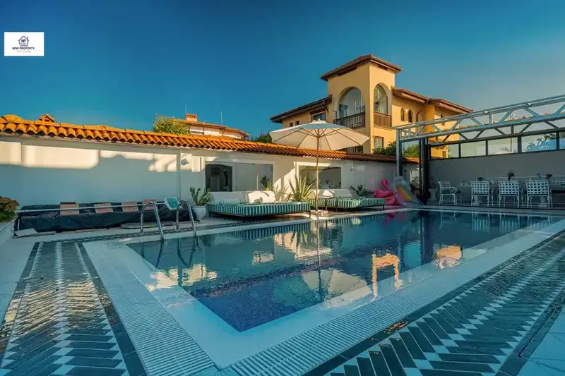 Three-storey house with 3 bedrooms and pool in Lozenets village