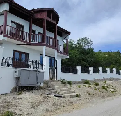 Снимка 2 — Къща с 3 спални и морска панорама в Балчик, в.з. Момчил