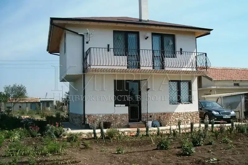 House in Oblast Dobrich, Bojurec