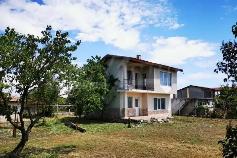 House in Oblast Dobrich, Bojurec
