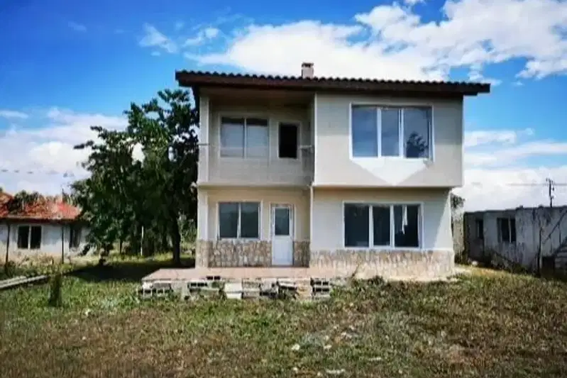 House in Oblast Dobrich, Bojurec