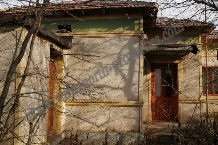 Къща с 3 стаи в с. Дъбрава, област Добрич, нужда от ремонт