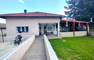 Къща в Добрич, с. Карапелит